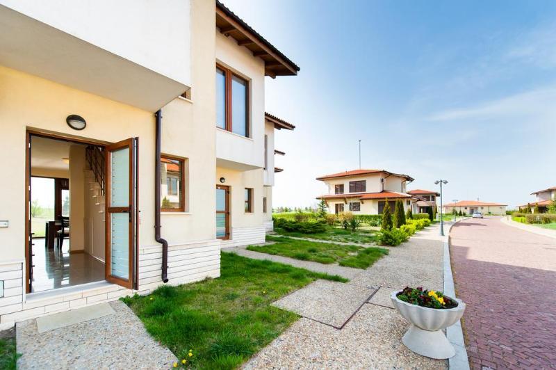Lighthouse Golf & Spa Apartments Балчик Экстерьер фото